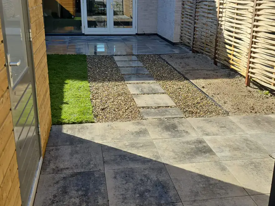 Tuin klaargemaakt voor nieuwe bestrating