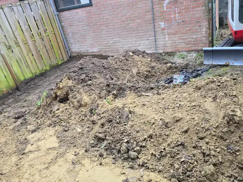 Grondwerk in een tuin, foto 2