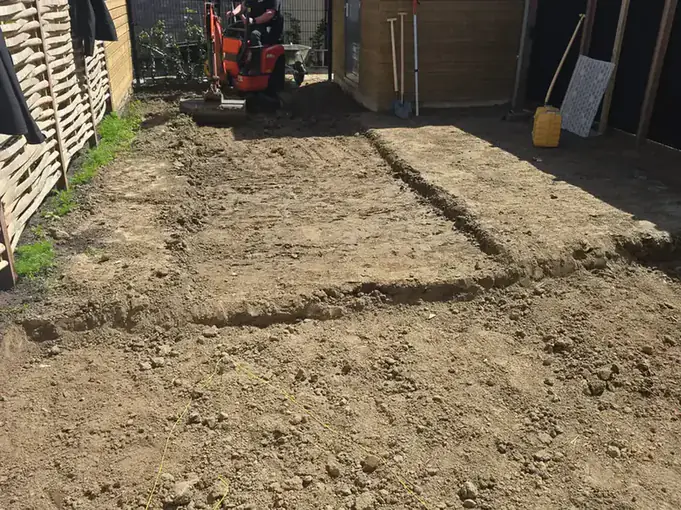 Grondwerk in een tuin, foto 3