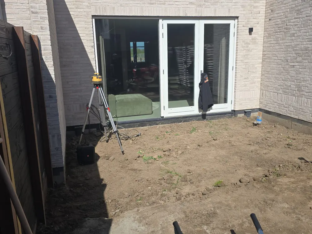 Grondwerk in een tuin, foto 4